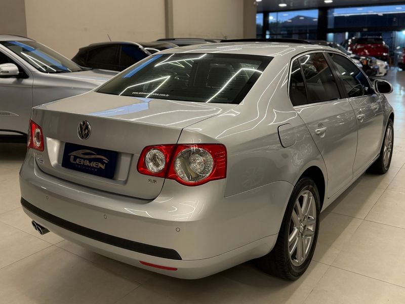 VOLKSWAGEN JETTA 2.5 I 20V 170CV TIPTRONIC 2010/2010 LEHMEN VEÍCULOS VENÂNCIO AIRES / Carros no Vale
