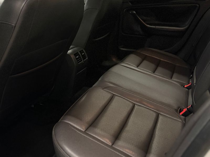 VOLKSWAGEN JETTA 2.5 I 20V 170CV TIPTRONIC 2010/2010 LEHMEN VEÍCULOS VENÂNCIO AIRES / Carros no Vale
