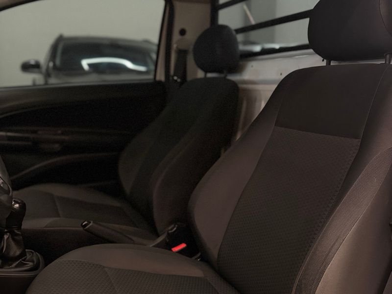 VOLKSWAGEN SAVEIRO 1.6 MSI ROBUST CS 8V 2021/2022 LEHMEN VEÍCULOS VENÂNCIO AIRES / Carros no Vale