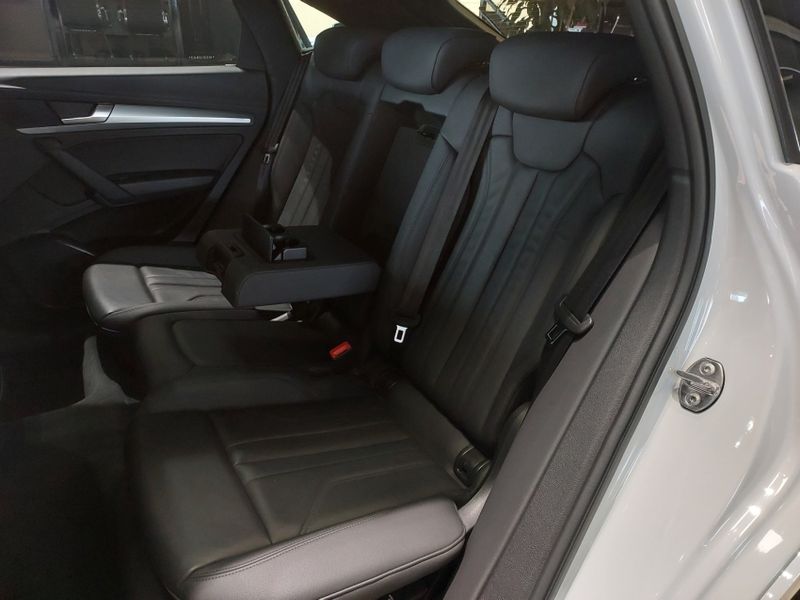 Audi Q5 2.0 45 TFSI GASOLINA S-LINE QUATTRO S TRONIC 2021/2022 BETIOLO NOVOS E SEMINOVOS LAJEADO / Carros no Vale Audi Q5 2.0 45 TFSI GASOLINA S-LINE QUATTRO S TRONIC 2021/2022 BETIOLO NOVOS E SEMINOVOS LAJEADO / Carros no Vale