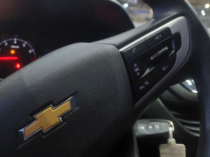 Chevrolet ONIX 1.0 FLEX MANUAL 2023/2024 BETIOLO NOVOS E SEMINOVOS LAJEADO / Carros no Vale Chevrolet ONIX 1.0 FLEX MANUAL 2023/2024 BETIOLO NOVOS E SEMINOVOS LAJEADO / Carros no Vale
