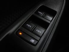 Chevrolet ONIX 1.0 FLEX MANUAL 2023/2024 BETIOLO NOVOS E SEMINOVOS LAJEADO / Carros no Vale