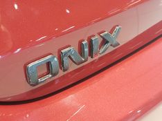 Chevrolet ONIX 1.0 TURBO FLEX LT AUTOMÁTICO 2019/2020 BETIOLO NOVOS E SEMINOVOS LAJEADO / Carros no Vale