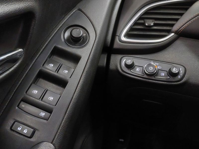 Chevrolet TRACKER 1.4 16V TURBO FLEX PREMIER AUTOMÁTICO 2019/2019 BETIOLO NOVOS E SEMINOVOS LAJEADO / Carros no Vale
