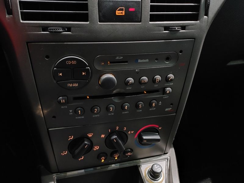 Chevrolet VECTRA 2.0 MPFI GT HATCH 8V FLEX 4P MANUAL 2009/2010 BETIOLO NOVOS E SEMINOVOS LAJEADO / Carros no Vale Chevrolet VECTRA 2.0 MPFI GT HATCH 8V FLEX 4P MANUAL 2009/2010 BETIOLO NOVOS E SEMINOVOS LAJEADO / Carros no Vale