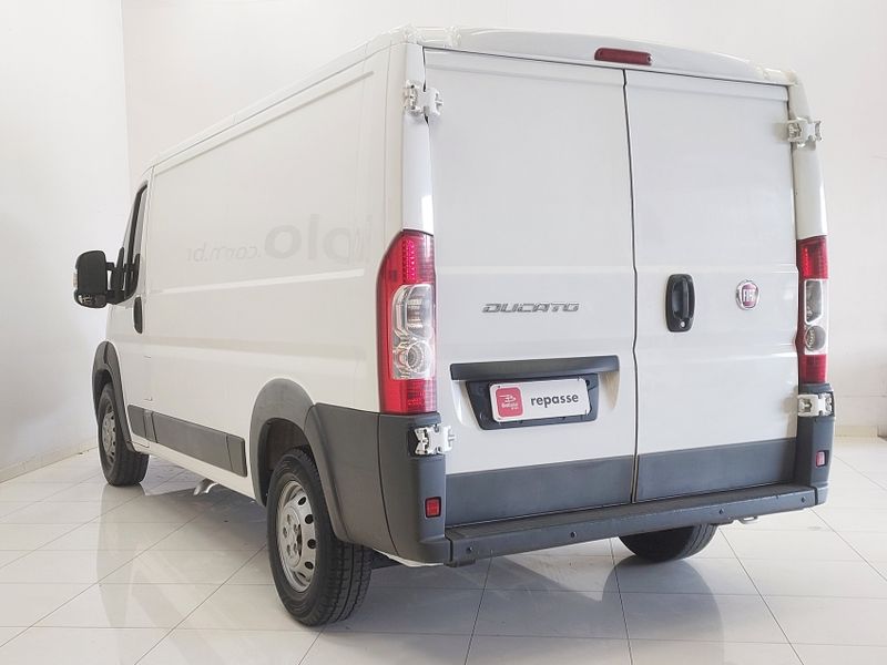 Fiat DUCATO 2.3 MULTIJET DIESEL CARGO CURTO MANUAL 2017/2018 BETIOLO NOVOS E SEMINOVOS LAJEADO / Carros no Vale Fiat DUCATO 2.3 MULTIJET DIESEL CARGO CURTO MANUAL 2017/2018 BETIOLO NOVOS E SEMINOVOS LAJEADO / Carros no Vale