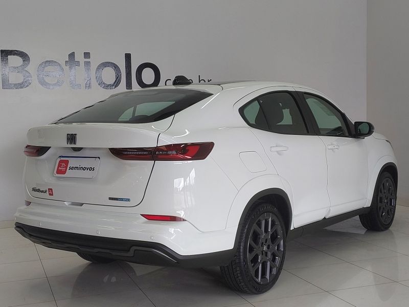 Fiat FASTBACK 1.0 TURBO 200 HYBRID IMPETUS CVT 2025/2026 BETIOLO NOVOS E SEMINOVOS LAJEADO / Carros no Vale Fiat FASTBACK 1.0 TURBO 200 HYBRID IMPETUS CVT 2025/2026 BETIOLO NOVOS E SEMINOVOS LAJEADO / Carros no Vale