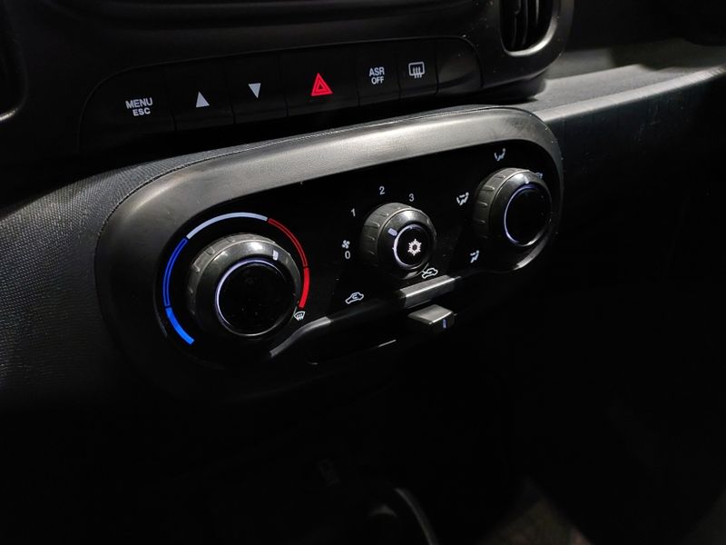 Fiat MOBI 1.0 EVO FLEX LIKE MANUAL 2024/2024 BETIOLO NOVOS E SEMINOVOS LAJEADO / Carros no Vale