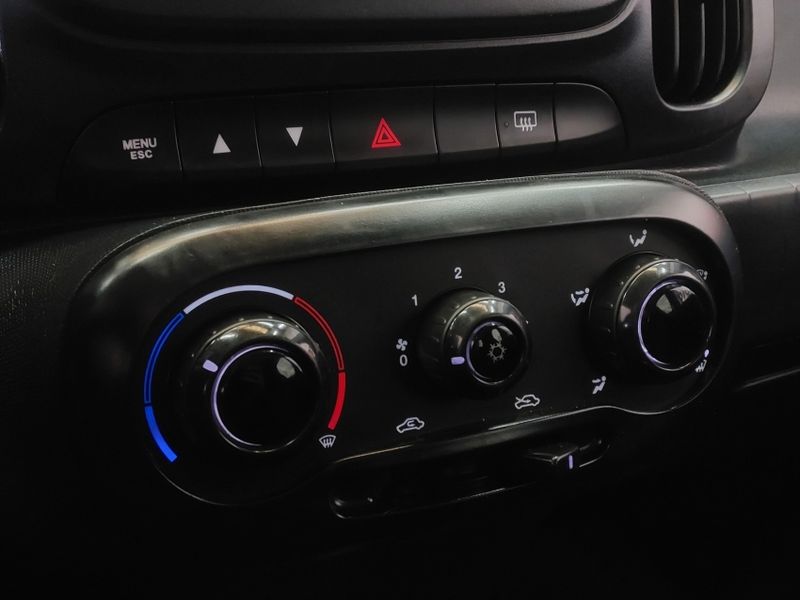 Fiat MOBI 1.0 EVO FLEX LIKE MANUAL 2023/2024 BETIOLO NOVOS E SEMINOVOS LAJEADO / Carros no Vale