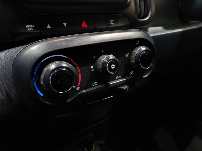 Fiat MOBI 1.0 EVO FLEX LIKE MANUAL 2023/2024 BETIOLO NOVOS E SEMINOVOS LAJEADO / Carros no Vale