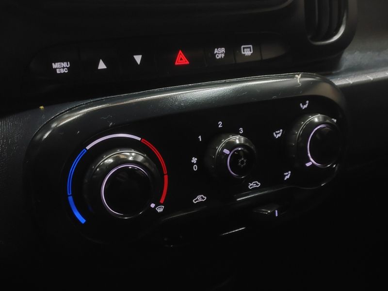 Fiat MOBI 1.0 EVO FLEX LIKE MANUAL 2023/2024 BETIOLO NOVOS E SEMINOVOS LAJEADO / Carros no Vale