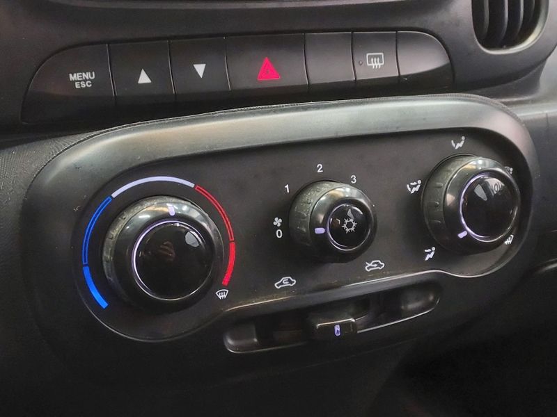 Fiat MOBI 1.0 EVO FLEX LIKE MANUAL 2023/2024 BETIOLO NOVOS E SEMINOVOS LAJEADO / Carros no Vale