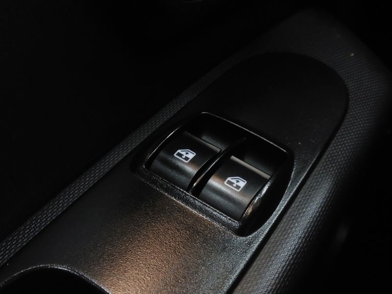 Fiat MOBI 1.0 EVO FLEX LIKE MANUAL 2023/2024 BETIOLO NOVOS E SEMINOVOS LAJEADO / Carros no Vale