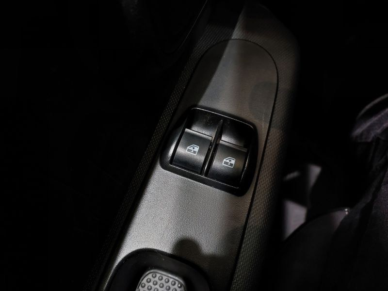 Fiat MOBI 1.0 EVO FLEX LIKE MANUAL 2023/2024 BETIOLO NOVOS E SEMINOVOS LAJEADO / Carros no Vale