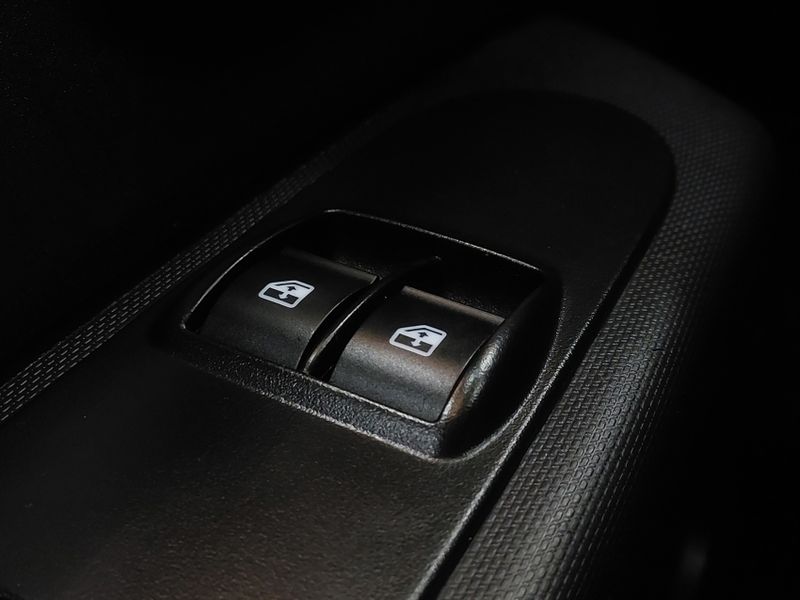 Fiat MOBI 1.0 EVO FLEX LIKE MANUAL 2023/2024 BETIOLO NOVOS E SEMINOVOS LAJEADO / Carros no Vale