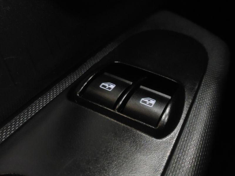 Fiat MOBI 1.0 EVO FLEX LIKE MANUAL 2024/2024 BETIOLO NOVOS E SEMINOVOS LAJEADO / Carros no Vale