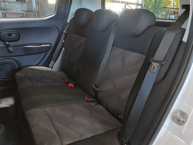 Fiat MOBI 1.0 EVO FLEX LIKE MANUAL 2023/2024 BETIOLO NOVOS E SEMINOVOS LAJEADO / Carros no Vale