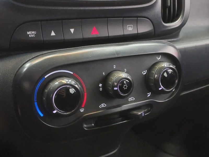 Fiat MOBI 1.0 EVO FLEX TREKKING MANUAL 2023/2024 BETIOLO NOVOS E SEMINOVOS LAJEADO / Carros no Vale