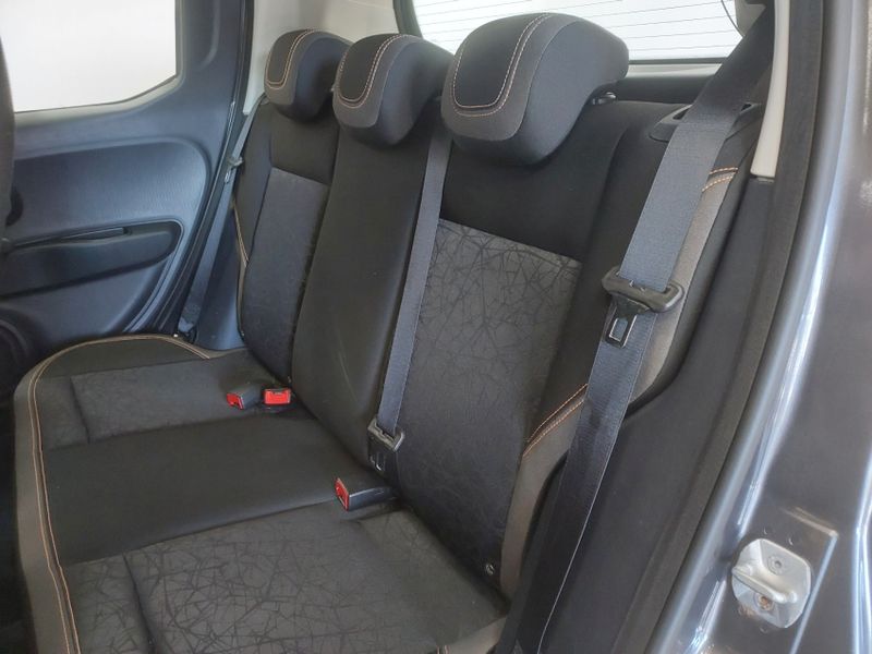 Fiat MOBI 1.0 EVO FLEX TREKKING MANUAL 2023/2024 BETIOLO NOVOS E SEMINOVOS LAJEADO / Carros no Vale