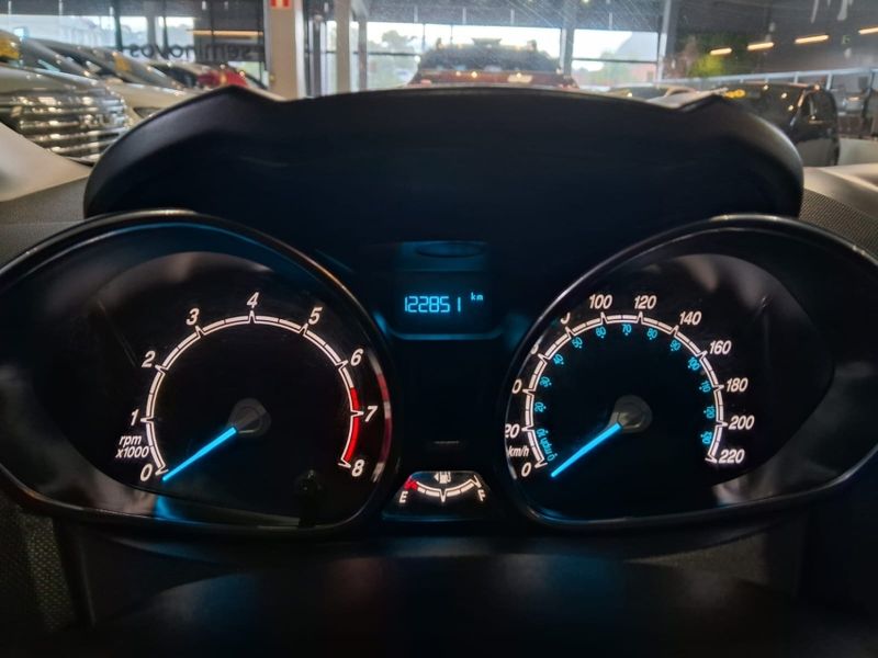 Ford FIESTA 1.6 TITANIUM HATCH 16V FLEX 4P MANUAL 2013/2014 BETIOLO NOVOS E SEMINOVOS LAJEADO / Carros no Vale Ford FIESTA 1.6 TITANIUM HATCH 16V FLEX 4P MANUAL 2013/2014 BETIOLO NOVOS E SEMINOVOS LAJEADO / Carros no Vale