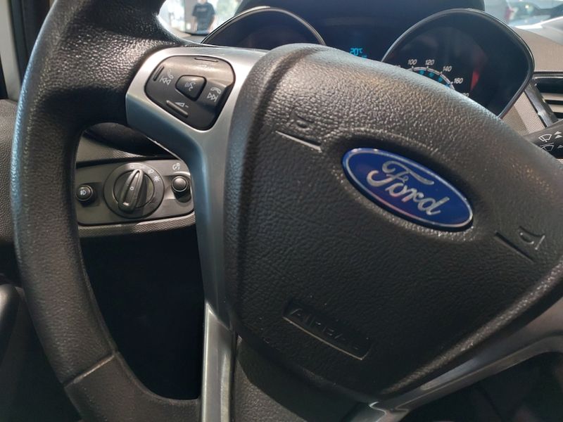Ford FIESTA 1.6 TITANIUM HATCH 16V FLEX 4P MANUAL 2013/2014 BETIOLO NOVOS E SEMINOVOS LAJEADO / Carros no Vale Ford FIESTA 1.6 TITANIUM HATCH 16V FLEX 4P MANUAL 2013/2014 BETIOLO NOVOS E SEMINOVOS LAJEADO / Carros no Vale