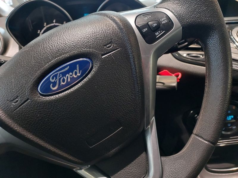 Ford FIESTA 1.6 TITANIUM HATCH 16V FLEX 4P MANUAL 2013/2014 BETIOLO NOVOS E SEMINOVOS LAJEADO / Carros no Vale Ford FIESTA 1.6 TITANIUM HATCH 16V FLEX 4P MANUAL 2013/2014 BETIOLO NOVOS E SEMINOVOS LAJEADO / Carros no Vale