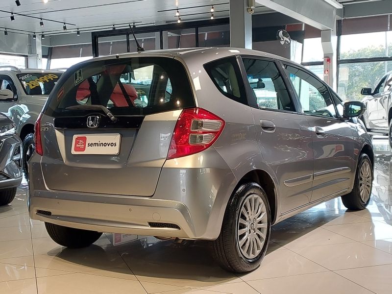 Honda FIT 1.4 DX 16V FLEX 4P MANUAL 2013/2013 BETIOLO NOVOS E SEMINOVOS LAJEADO / Carros no Vale