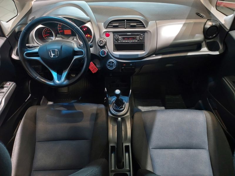 Honda FIT 1.4 DX 16V FLEX 4P MANUAL 2013/2013 BETIOLO NOVOS E SEMINOVOS LAJEADO / Carros no Vale