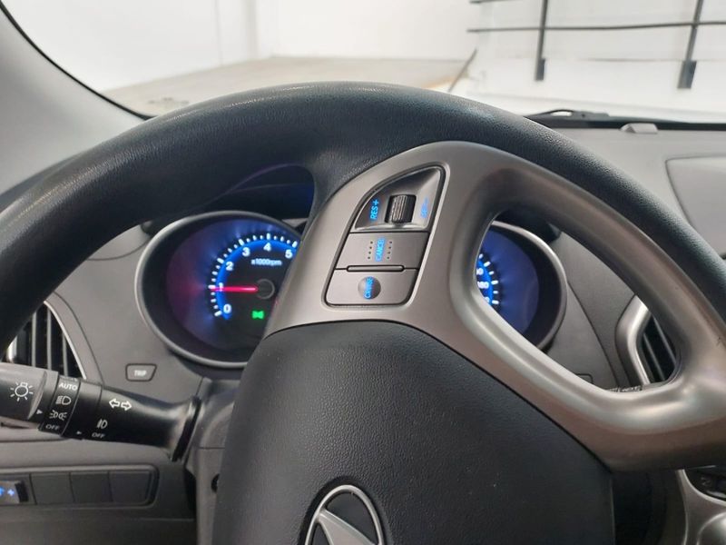 Hyundai IX35 2.0 MPFI GLS 16V FLEX 4P AUTOMÁTICO 2014/2015 BETIOLO NOVOS E SEMINOVOS LAJEADO / Carros no Vale Hyundai IX35 2.0 MPFI GLS 16V FLEX 4P AUTOMÁTICO 2014/2015 BETIOLO NOVOS E SEMINOVOS LAJEADO / Carros no Vale