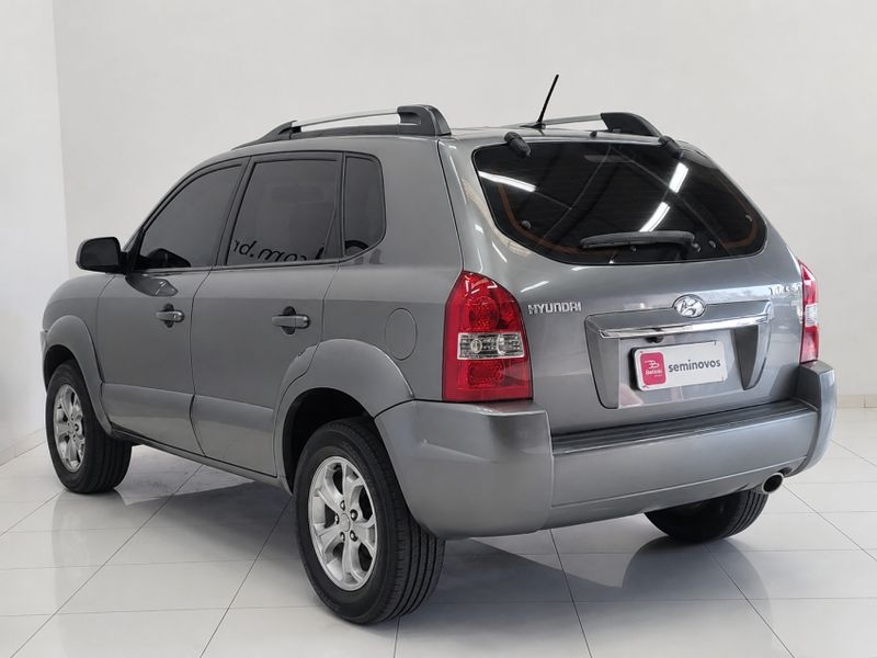 Hyundai TUCSON 2.0 MPFI GLS 16V 143CV 2WD FLEX 4P AUTOMÁTICO 2015/2016 BETIOLO NOVOS E SEMINOVOS LAJEADO / Carros no Vale Hyundai TUCSON 2.0 MPFI GLS 16V 143CV 2WD FLEX 4P AUTOMÁTICO 2015/2016 BETIOLO NOVOS E SEMINOVOS LAJEADO / Carros no Vale