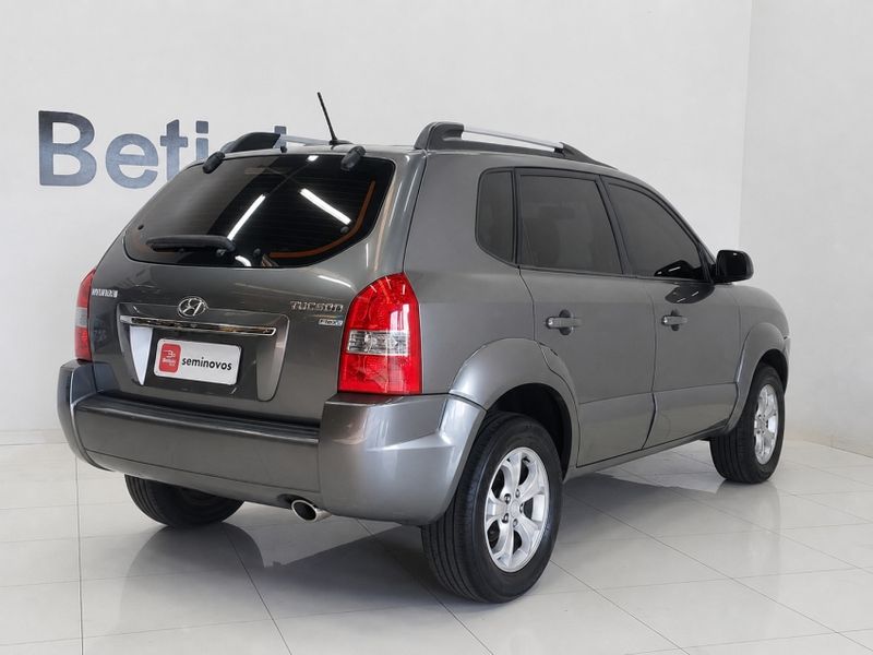 Hyundai TUCSON 2.0 MPFI GLS 16V 143CV 2WD FLEX 4P AUTOMÁTICO 2015/2016 BETIOLO NOVOS E SEMINOVOS LAJEADO / Carros no Vale Hyundai TUCSON 2.0 MPFI GLS 16V 143CV 2WD FLEX 4P AUTOMÁTICO 2015/2016 BETIOLO NOVOS E SEMINOVOS LAJEADO / Carros no Vale
