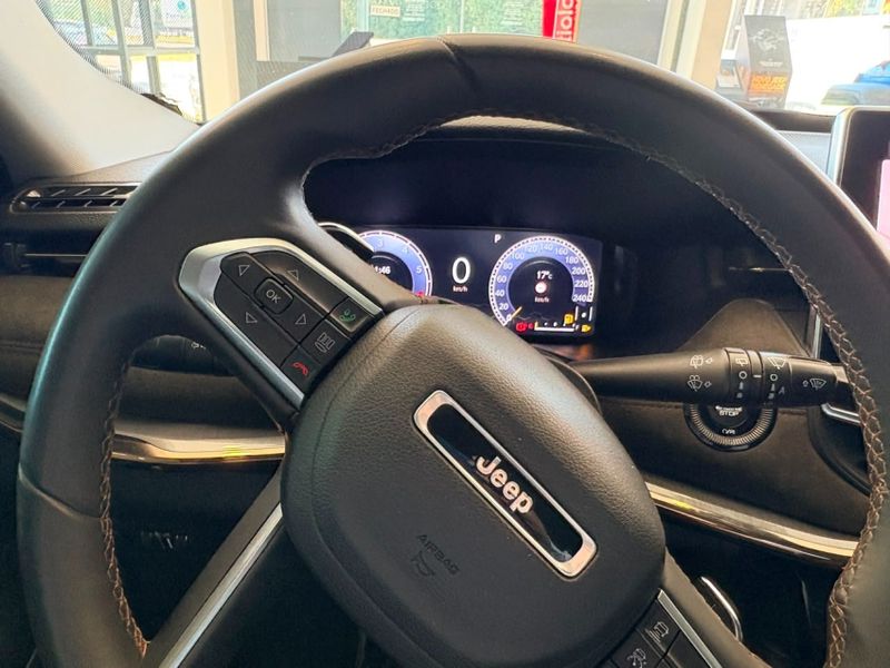 JEEP COMMANDER 1.3 T270 TURBO FLEX LIMITED AT6 2023/2023 BETIOLO NOVOS E SEMINOVOS LAJEADO / Carros no Vale JEEP COMMANDER 1.3 T270 TURBO FLEX LIMITED AT6 2023/2023 BETIOLO NOVOS E SEMINOVOS LAJEADO / Carros no Vale