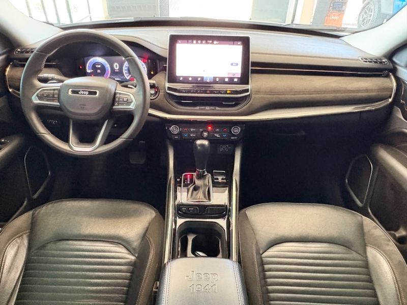 JEEP COMMANDER 1.3 T270 TURBO FLEX LIMITED AT6 2023/2023 BETIOLO NOVOS E SEMINOVOS LAJEADO / Carros no Vale JEEP COMMANDER 1.3 T270 TURBO FLEX LIMITED AT6 2023/2023 BETIOLO NOVOS E SEMINOVOS LAJEADO / Carros no Vale