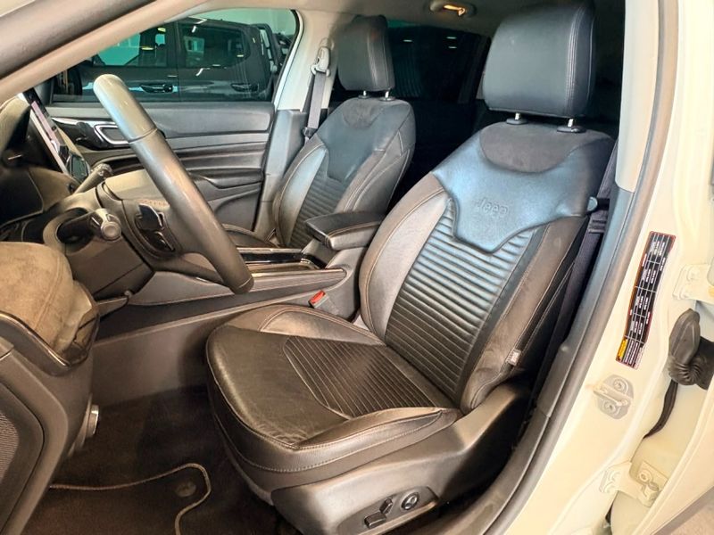 JEEP COMMANDER 1.3 T270 TURBO FLEX LIMITED AT6 2023/2023 BETIOLO NOVOS E SEMINOVOS LAJEADO / Carros no Vale JEEP COMMANDER 1.3 T270 TURBO FLEX LIMITED AT6 2023/2023 BETIOLO NOVOS E SEMINOVOS LAJEADO / Carros no Vale