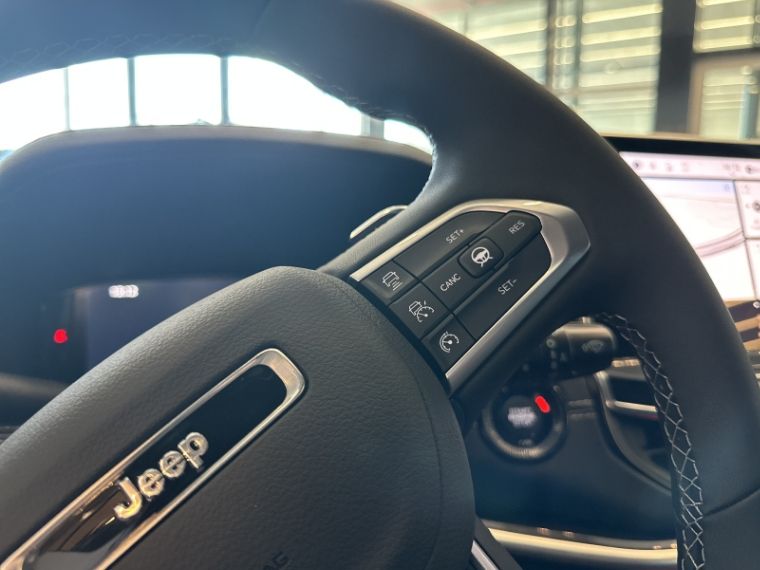 JEEP COMMANDER 1.3 T270 TURBO FLEX LONGITUDE AT6 2026/2027 BETIOLO NOVOS E SEMINOVOS LAJEADO / Carros no Vale