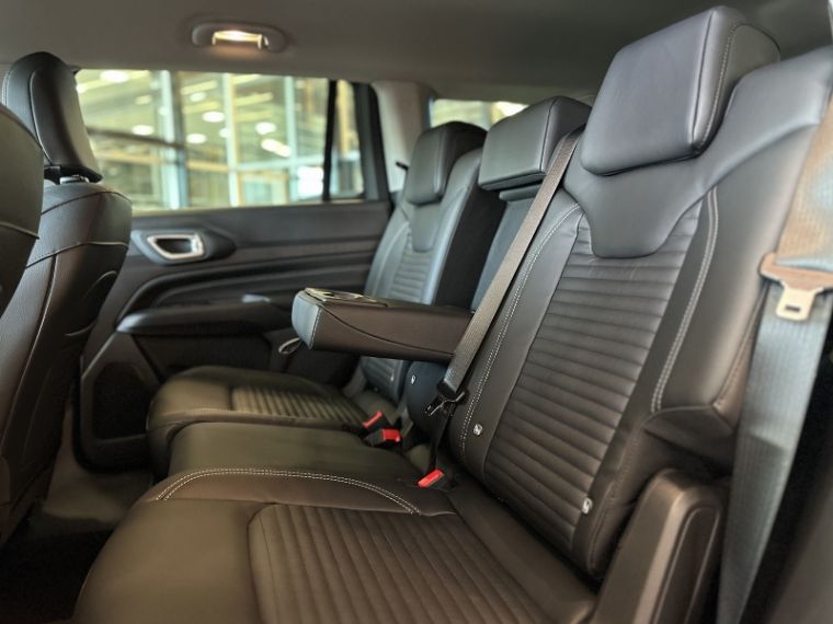 JEEP COMMANDER 1.3 T270 TURBO FLEX LONGITUDE AT6 2026/2027 BETIOLO NOVOS E SEMINOVOS LAJEADO / Carros no Vale