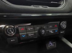 JEEP COMMANDER 2.0 HURRICANE 4 TURBO GASOLINA BLACKHAWK AT9 2025/2026 BETIOLO NOVOS E SEMINOVOS LAJEADO / Carros no Vale