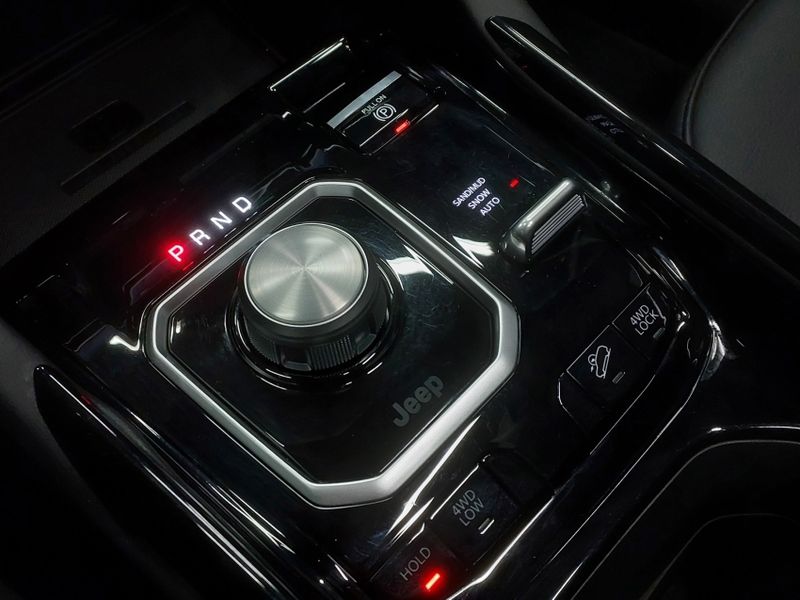 JEEP COMMANDER 2.0 HURRICANE 4 TURBO GASOLINA BLACKHAWK AT9 2025/2026 BETIOLO NOVOS E SEMINOVOS LAJEADO / Carros no Vale JEEP COMMANDER 2.0 HURRICANE 4 TURBO GASOLINA BLACKHAWK AT9 2025/2026 BETIOLO NOVOS E SEMINOVOS LAJEADO / Carros no Vale