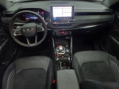 JEEP COMMANDER 2.0 HURRICANE 4 TURBO GASOLINA BLACKHAWK AT9 2025/2026 BETIOLO NOVOS E SEMINOVOS LAJEADO / Carros no Vale