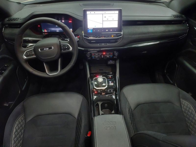 JEEP COMMANDER 2.0 HURRICANE 4 TURBO GASOLINA BLACKHAWK AT9 2025/2026 BETIOLO NOVOS E SEMINOVOS LAJEADO / Carros no Vale JEEP COMMANDER 2.0 HURRICANE 4 TURBO GASOLINA BLACKHAWK AT9 2025/2026 BETIOLO NOVOS E SEMINOVOS LAJEADO / Carros no Vale