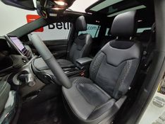JEEP COMMANDER 2.0 HURRICANE 4 TURBO GASOLINA BLACKHAWK AT9 2025/2026 BETIOLO NOVOS E SEMINOVOS LAJEADO / Carros no Vale