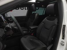 JEEP COMMANDER 2.0 HURRICANE 4 TURBO GASOLINA BLACKHAWK AT9 2025/2026 BETIOLO NOVOS E SEMINOVOS LAJEADO / Carros no Vale