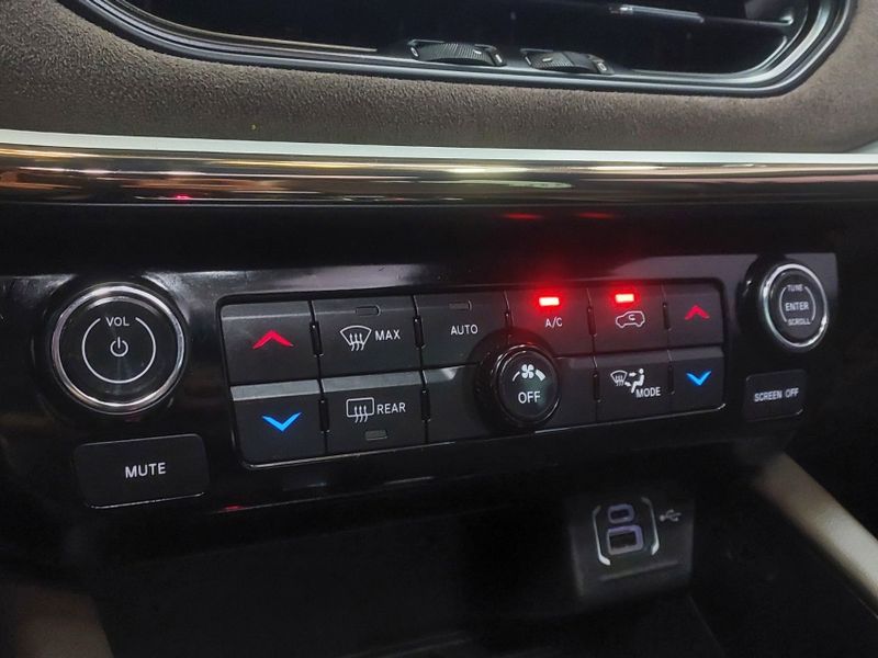 JEEP COMMANDER 2.0 TD380 TURBO DIESEL OVERLAND AT9 2022/2023 BETIOLO NOVOS E SEMINOVOS LAJEADO / Carros no Vale JEEP COMMANDER 2.0 TD380 TURBO DIESEL OVERLAND AT9 2022/2023 BETIOLO NOVOS E SEMINOVOS LAJEADO / Carros no Vale