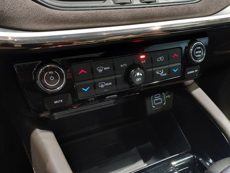 JEEP COMMANDER 2.0 TD380 TURBO DIESEL OVERLAND AT9 2022/2022 BETIOLO NOVOS E SEMINOVOS LAJEADO / Carros no Vale JEEP COMMANDER 2.0 TD380 TURBO DIESEL OVERLAND AT9 2022/2022 BETIOLO NOVOS E SEMINOVOS LAJEADO / Carros no Vale