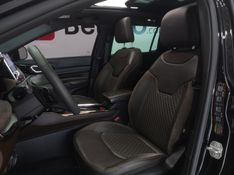 JEEP COMMANDER 2.0 TD380 TURBO DIESEL OVERLAND AT9 2022/2023 BETIOLO NOVOS E SEMINOVOS LAJEADO / Carros no Vale