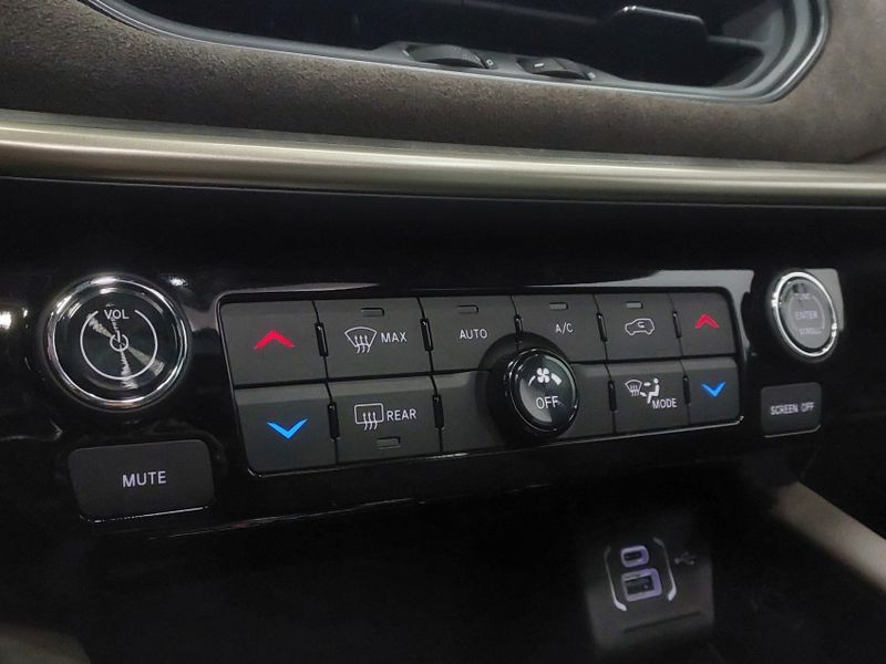 JEEP COMMANDER 2.2 TURBO DIESEL OVERLAND AT9 2025/2026 BETIOLO NOVOS E SEMINOVOS LAJEADO / Carros no Vale