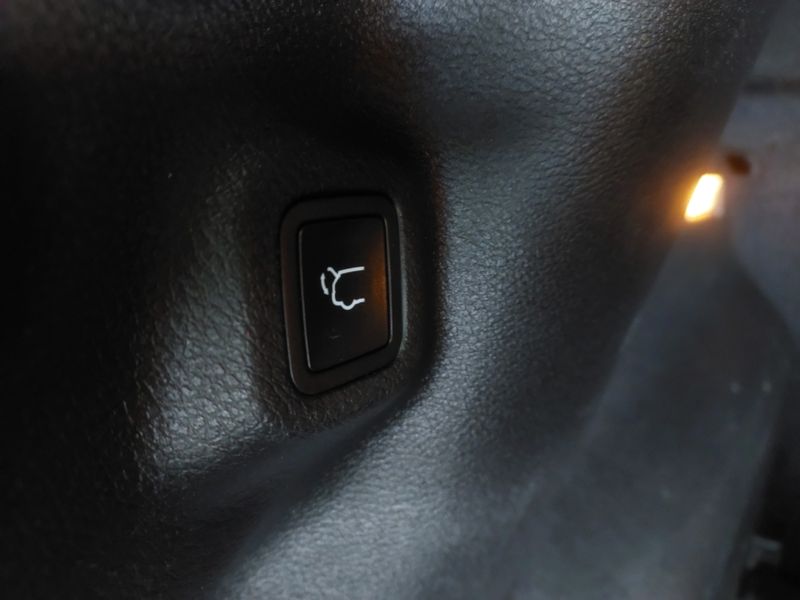 JEEP COMPASS 2.0 16V FLEX LIMITED AUTOMÁTICO 2019/2019 BETIOLO NOVOS E SEMINOVOS LAJEADO / Carros no Vale
