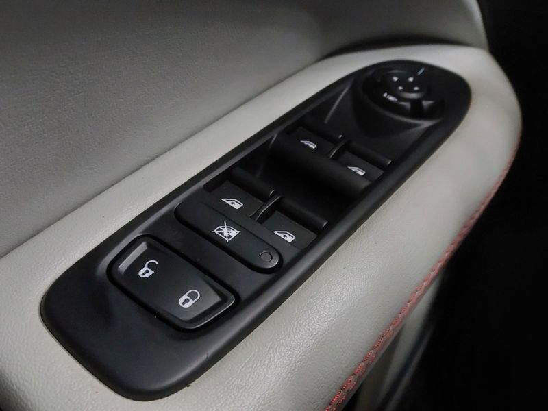 JEEP COMPASS 2.0 16V FLEX LIMITED AUTOMÁTICO 2018/2018 BETIOLO NOVOS E SEMINOVOS LAJEADO / Carros no Vale JEEP COMPASS 2.0 16V FLEX LIMITED AUTOMÁTICO 2018/2018 BETIOLO NOVOS E SEMINOVOS LAJEADO / Carros no Vale