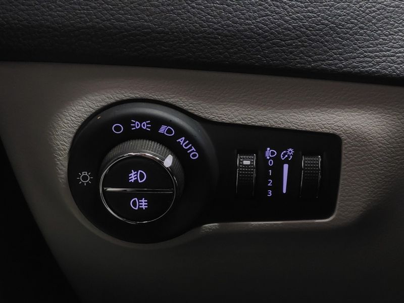 JEEP COMPASS 2.0 16V FLEX LIMITED AUTOMÁTICO 2018/2018 BETIOLO NOVOS E SEMINOVOS LAJEADO / Carros no Vale JEEP COMPASS 2.0 16V FLEX LIMITED AUTOMÁTICO 2018/2018 BETIOLO NOVOS E SEMINOVOS LAJEADO / Carros no Vale