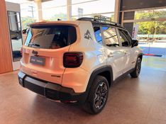 JEEP RENEGADE 1.3 T270 TURBO FLEX ALTITUDE AT6 2026/2026 BETIOLO NOVOS E SEMINOVOS LAJEADO / Carros no Vale